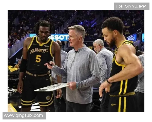 灰熊与蓝网激战正酣球员表现引发球迷热议与期待